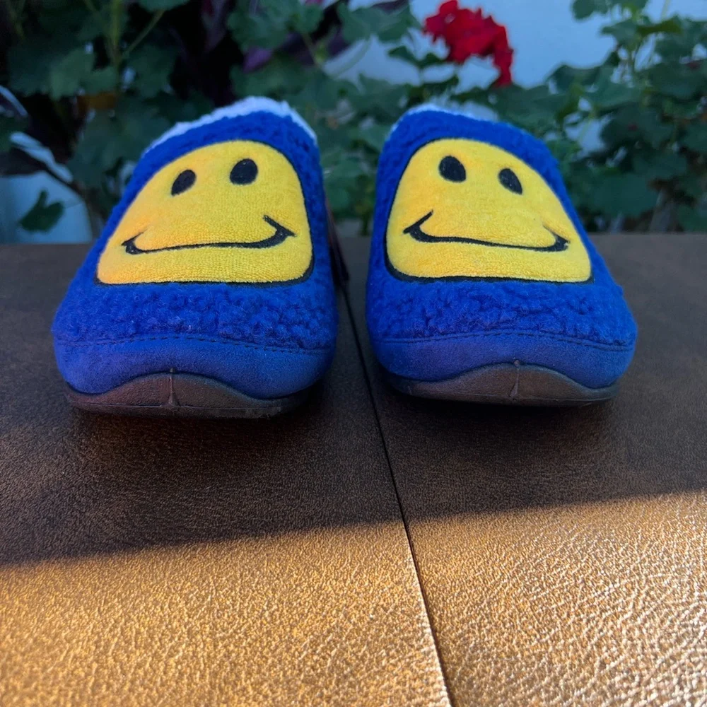 Deer Stags “Slipperooz” Blue Smiley Face Slippers – Size 8M NET‎